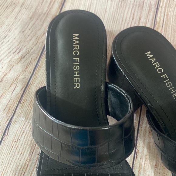 Marc Fisher Size 7 Slip On, Black EUC - Picture 2 of 9